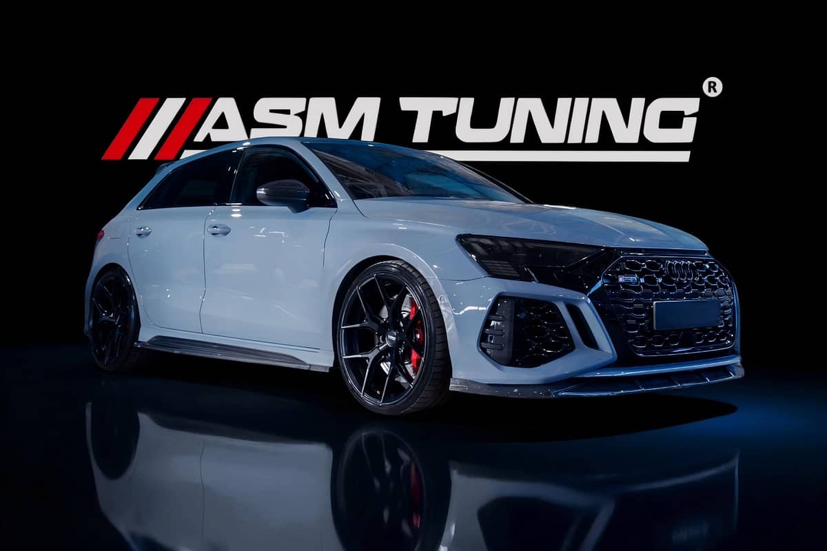 Colecție Carbon & Performanță Audi A3/S3/RS3 8Y Audi RS3 8Y echipat cu piese tuning din carbon real ASM Tuning – difuzor LED, splitter, eleron