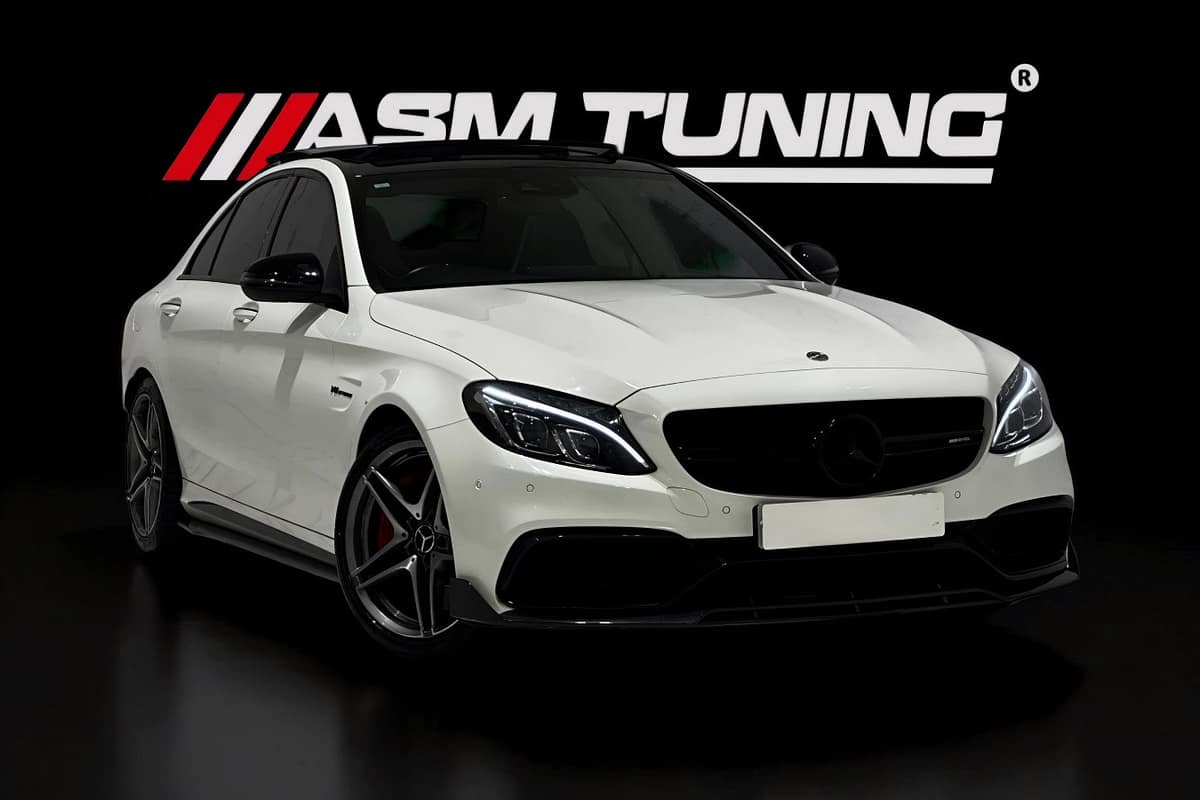 Mercedes C63 AMG Sedan W205 cu splitter, difuzor și eleron din carbon – colecție ASM Tuning