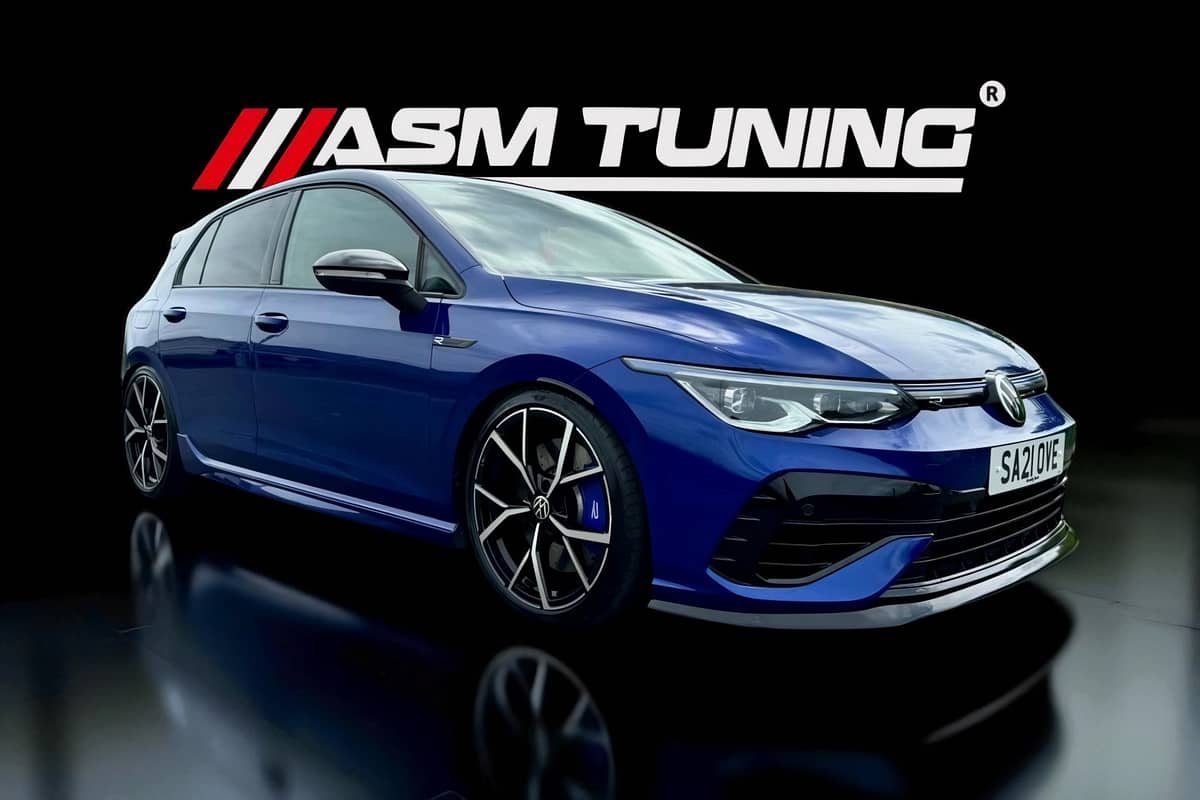 VW Golf MK8 R cu kit complet din carbon – Splitter, praguri, eleron – ASM Tuning România