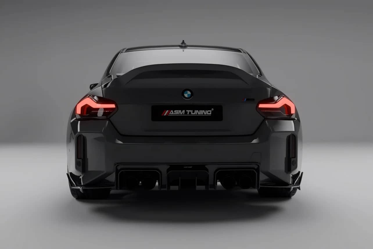 Fibra de Carbon vs Plastic ABS – Ce Alegi pentru Tuningul Mașinii Tale? BMW M2 cu difuzor și eleron din fibră de carbon autentică ASM Tuning – ilustrare a avantajelor materialelor premium în tuning auto față de plastic ABS