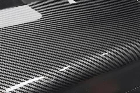 Piesă auto din plastic cu aspect carbon look – imitație vizuală a fibrei de carbon, fără rezistență sau beneficii reale – exemplu tuning aftermarket